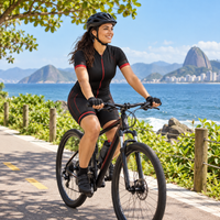Ciclista usando bermuda de ciclismo em passeio
