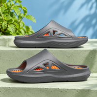 Chinelo slide cinza de EVA com palmilha texturizada