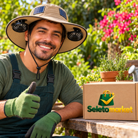 Jardineiro usando chapéu solar duplo com caixa SeletoMarket