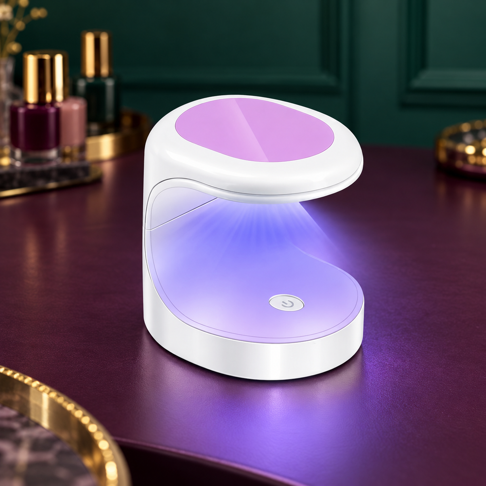 Mini lâmpada UV para unhas em cenário premium