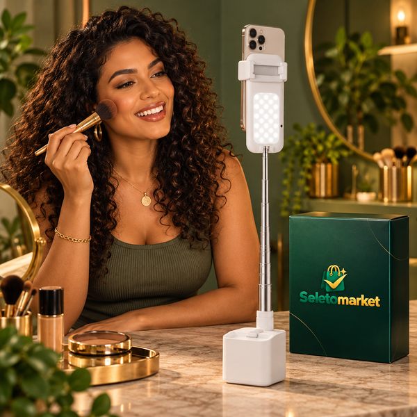 Criadora brasileira usando o suporte de luz para celular com embalagem SeletoMarket